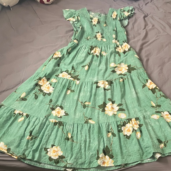 Dresses & Skirts - POCKETS!! Green Midi Floral Dress